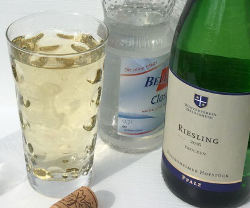 Rieslingschorle in einem Dubbeglas