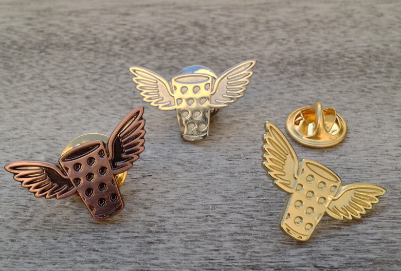 Dubbeglas Pin mit Flügeln